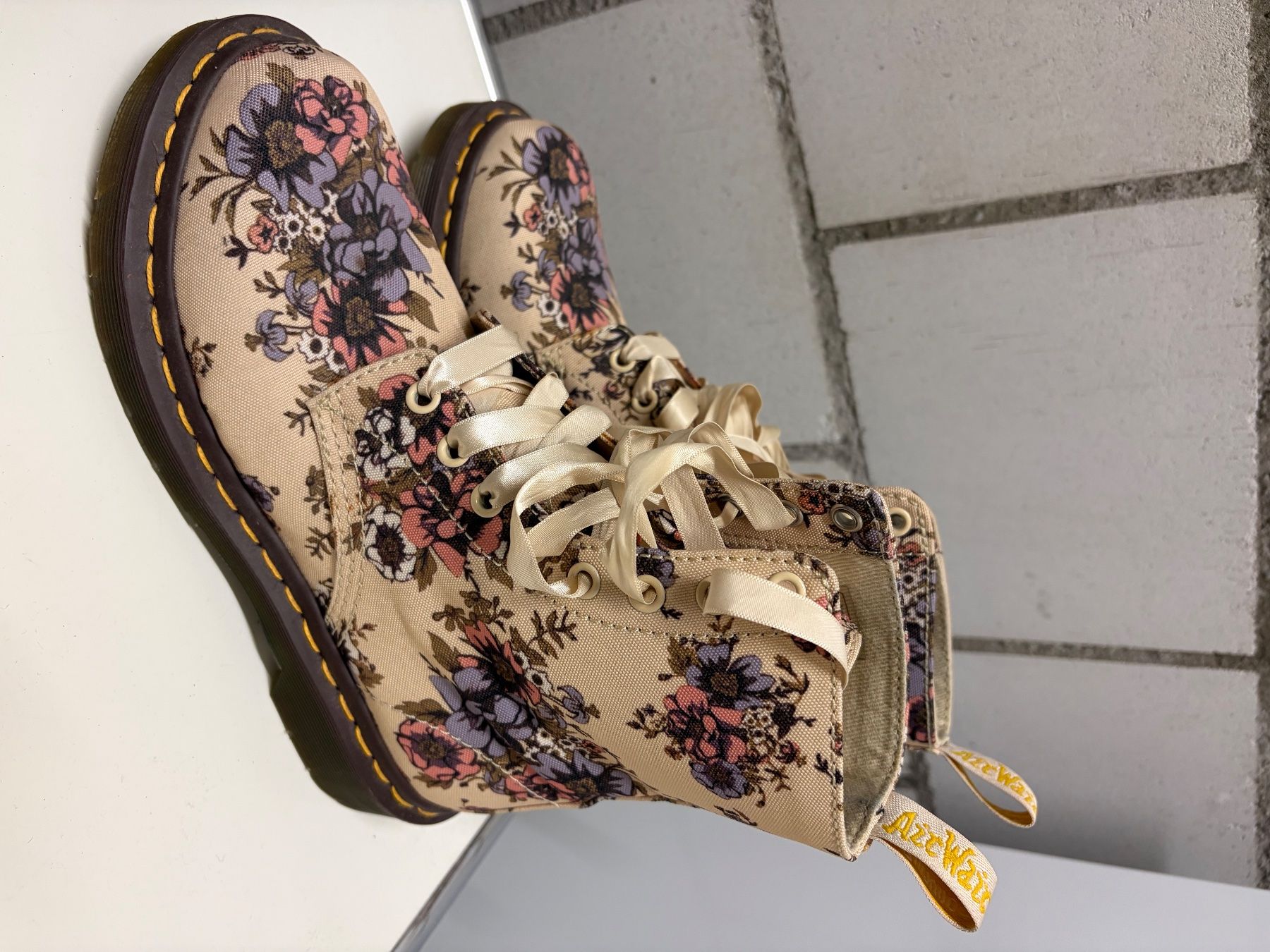 Dr. Martens Herrenschuhe: Dr. Martens Canvas Boots, Blumenmuster, Grösse 38 – Gebraucht aus Staufen von SilveRain 1
