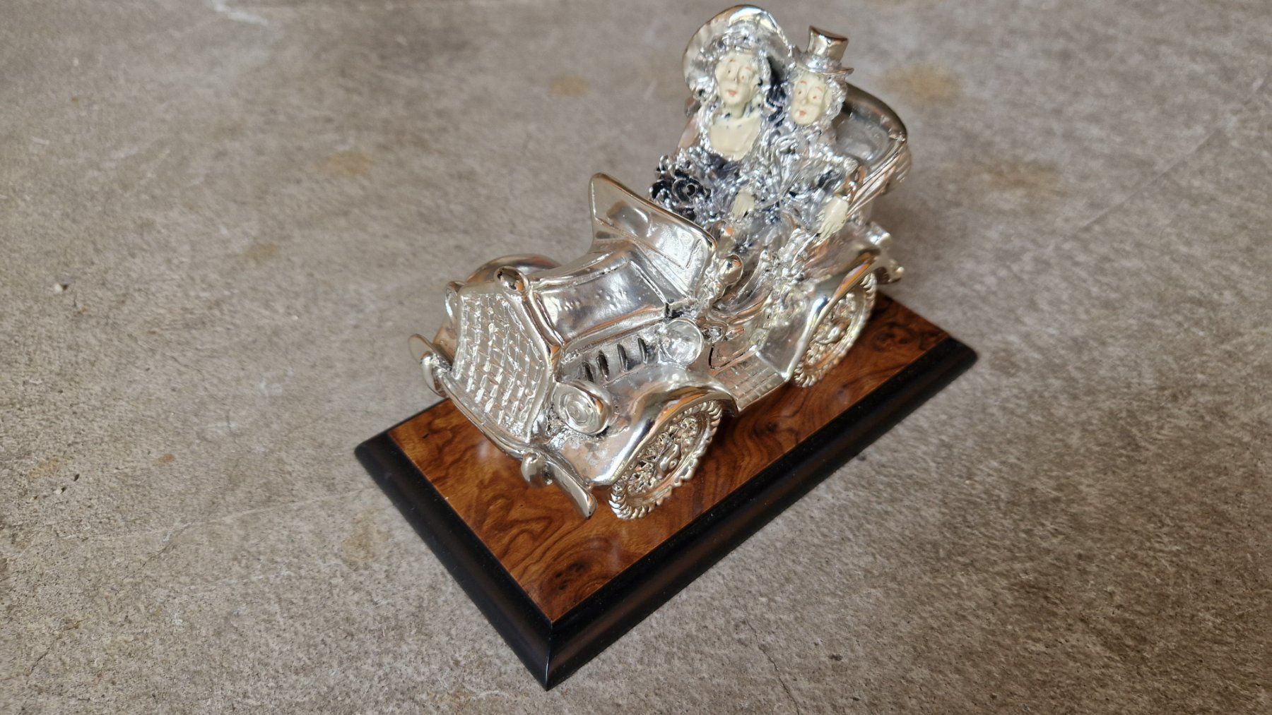Statuette: Silber Hochzeitspaar im Oldtimer – Nuovo (secondo la descrizione) da Laufen venduto da nostalgie0811 2