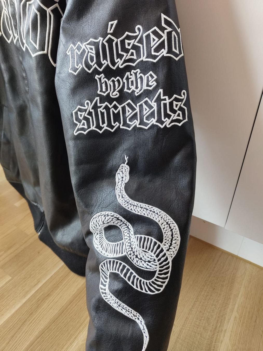 Giacche: Schwarze Black Squad Jacke im Lederlook, Grösse M – Usato da Zürich venduto da Slevin2710 2
