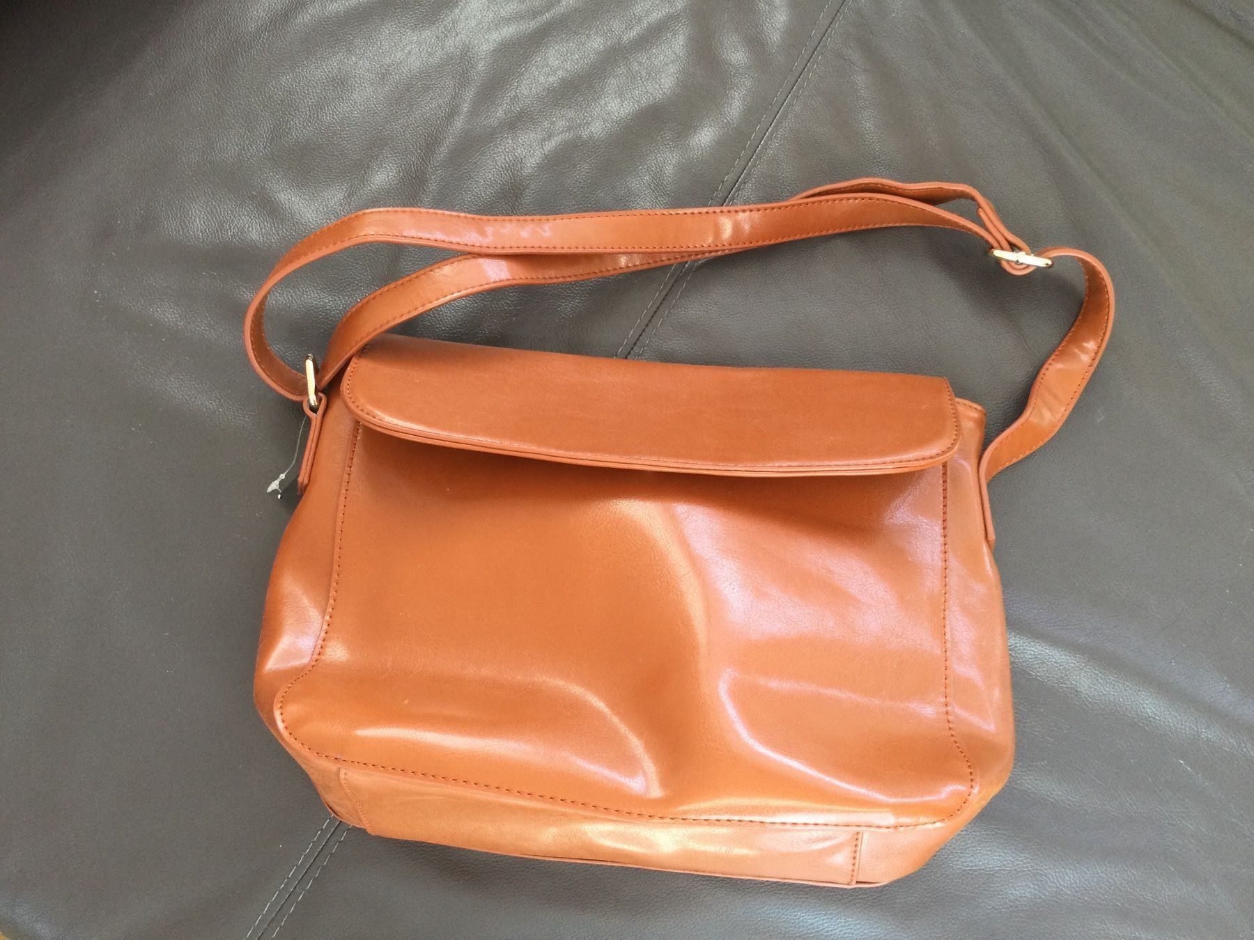 Nulu New Look Taschen für Damen: Handtasche camel – Neu (gemäss Beschreibung) aus Horw von Benny017