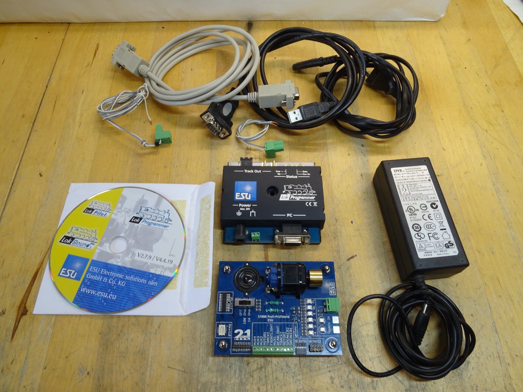 Esu Modellini di ferrovie: ESU 51900 + 53451 Lok Programmer und Prüfstand – Usato da Wohlen AG venduto da Bricktoys