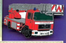 FEUERWEHRAUTO  MAN  mit Drehleiter  75gr Gewicht