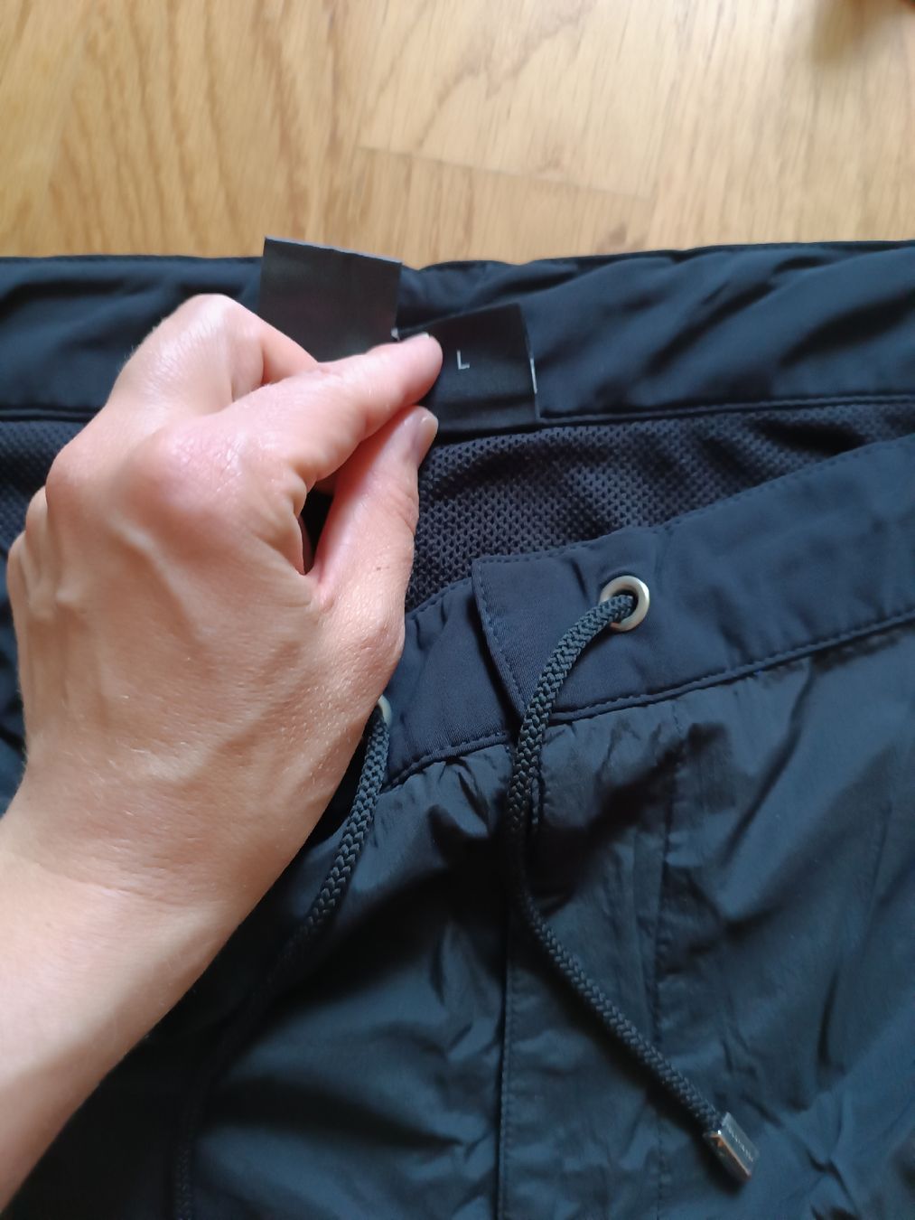 Lotti di vestiti: Diverse Sportkleider, Grösse M/L – Usato da Luzern venduto da sim_lqq2 3