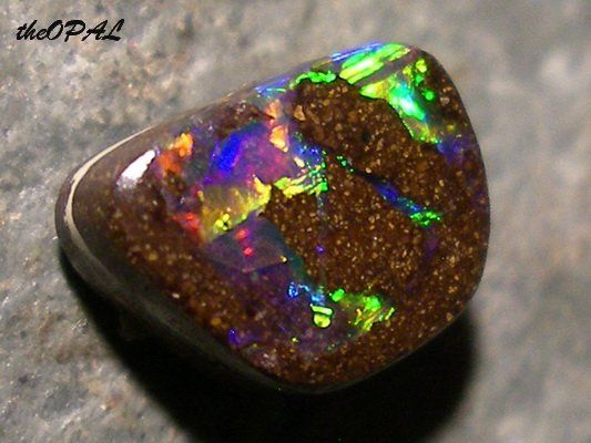 Pietre preziose: theOPAL *** MULTI COLOR BOULDER OPAL 1,30ct *** – Nuovo e nell'imballaggio originale da Ebnat-Kappel venduto da theOPAL 1