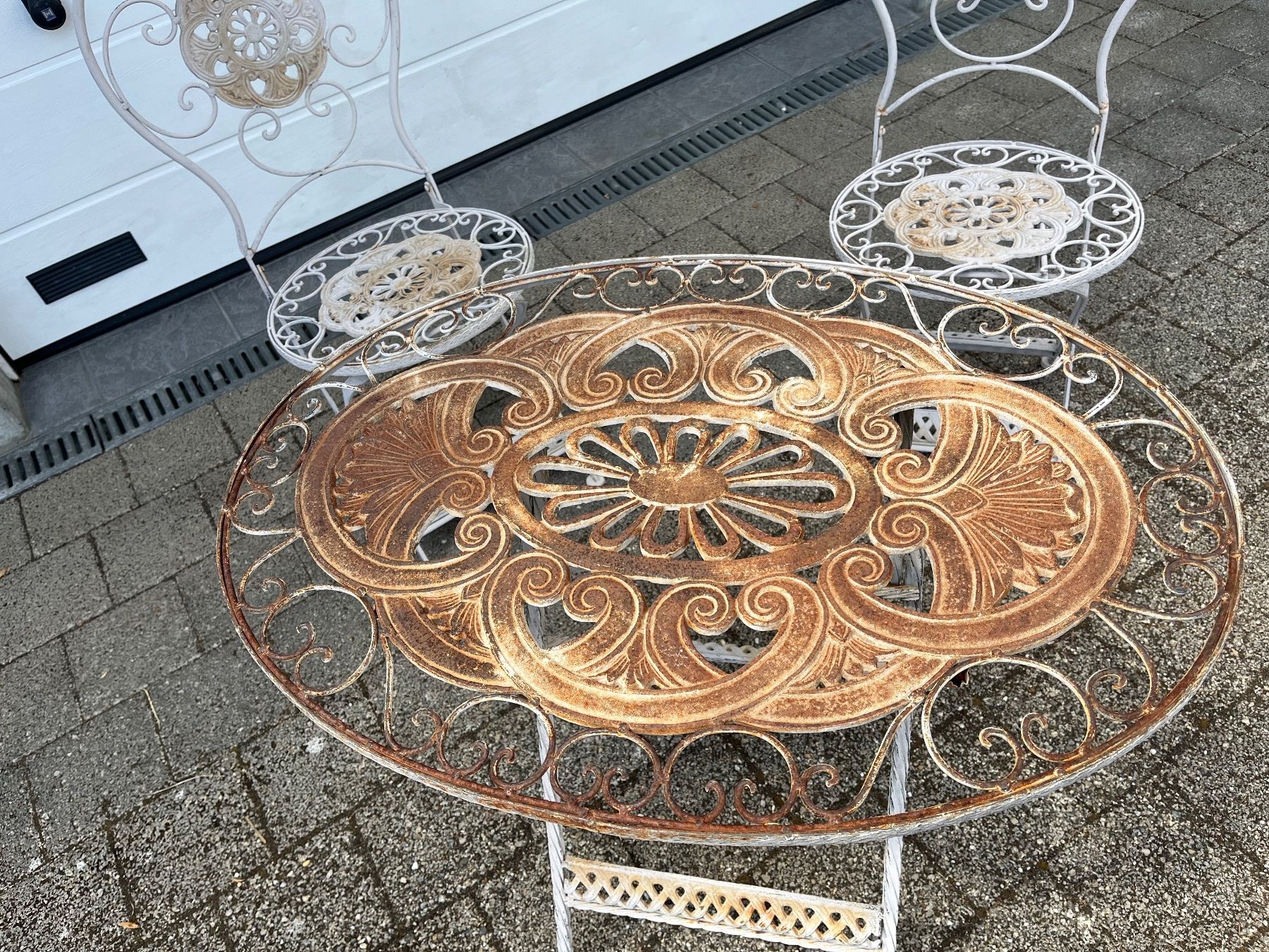 Tavoli: Vintage Tischli und 2 Stühle – Usato da Nussbaumen AG venduto da car_7b54 1