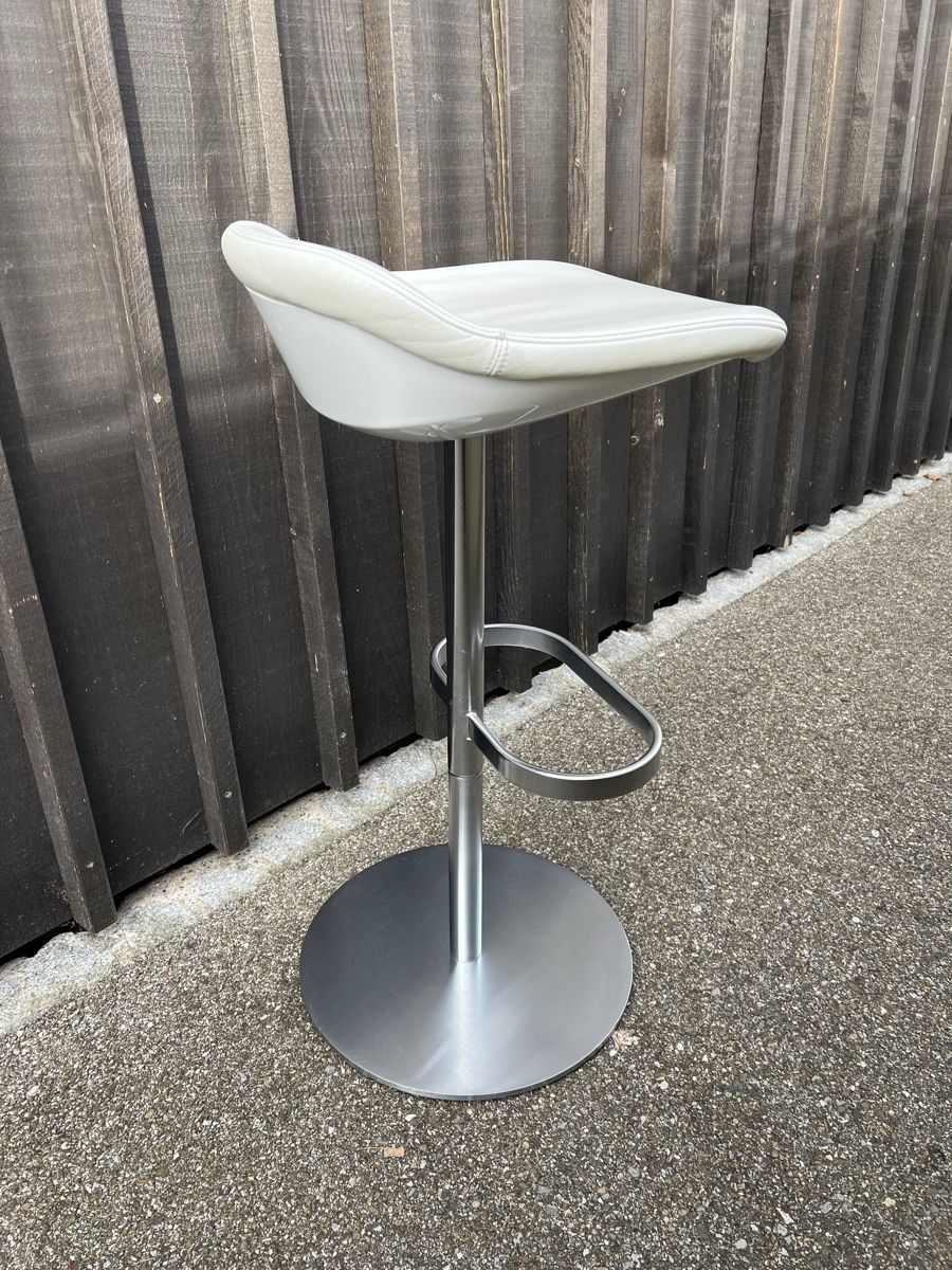 Knoll Sgabelli: Designer Barhocker Turtle Walter Knoll Echtleder – Usato da Tuttwil venduto da Sternli1980 1