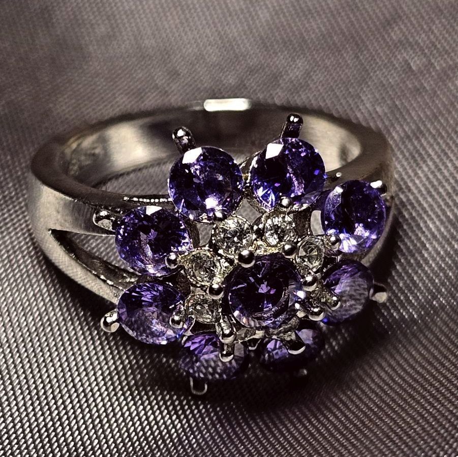 Anelli: Wunderschöner Ring mit Amethyst, 925 versilbert, Gr. 8 – Nuovo (secondo la descrizione) da Grenchen venduto da maretop 2