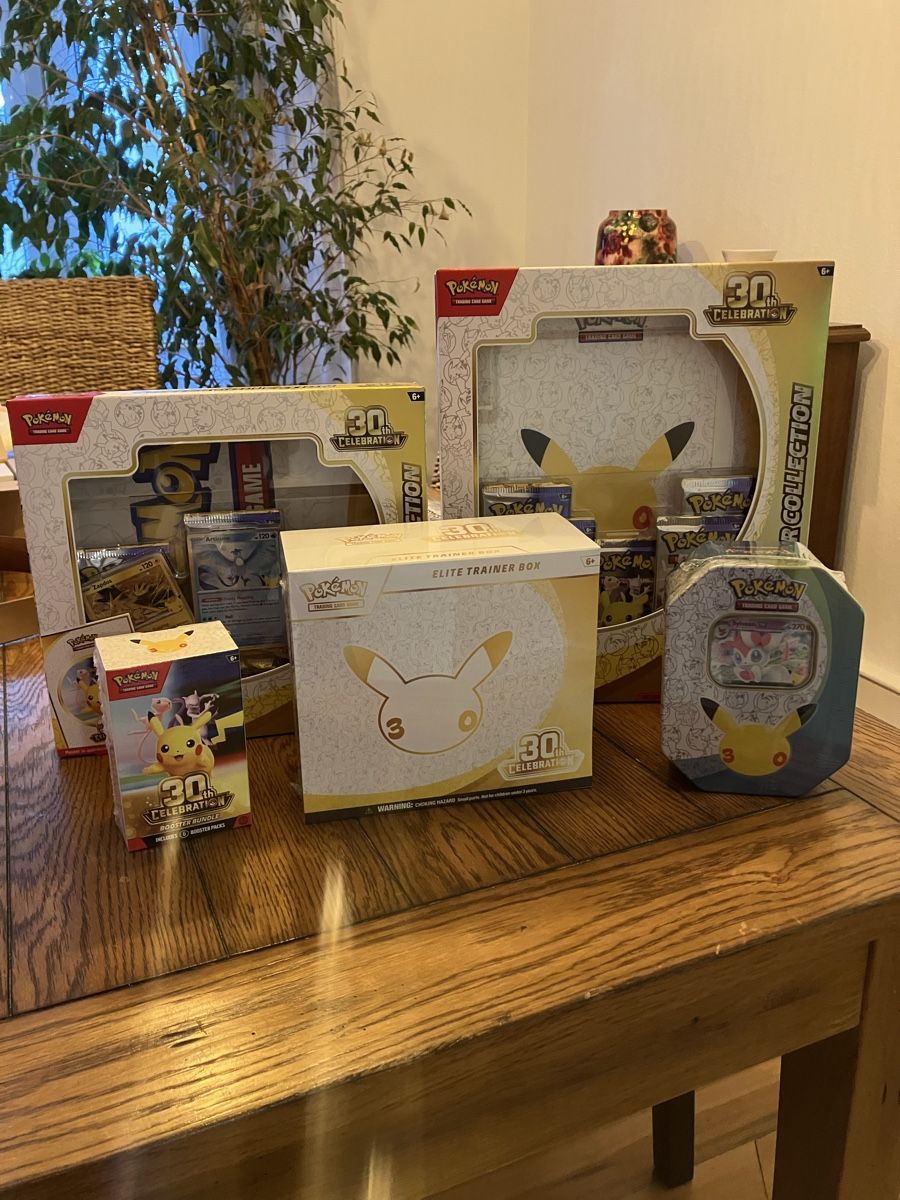Pokémon Carte collezionabili: Pokemon 30 celebrations etb tin bundle collection – Nuovo e nell'imballaggio originale da Olten venduto da maiskorn