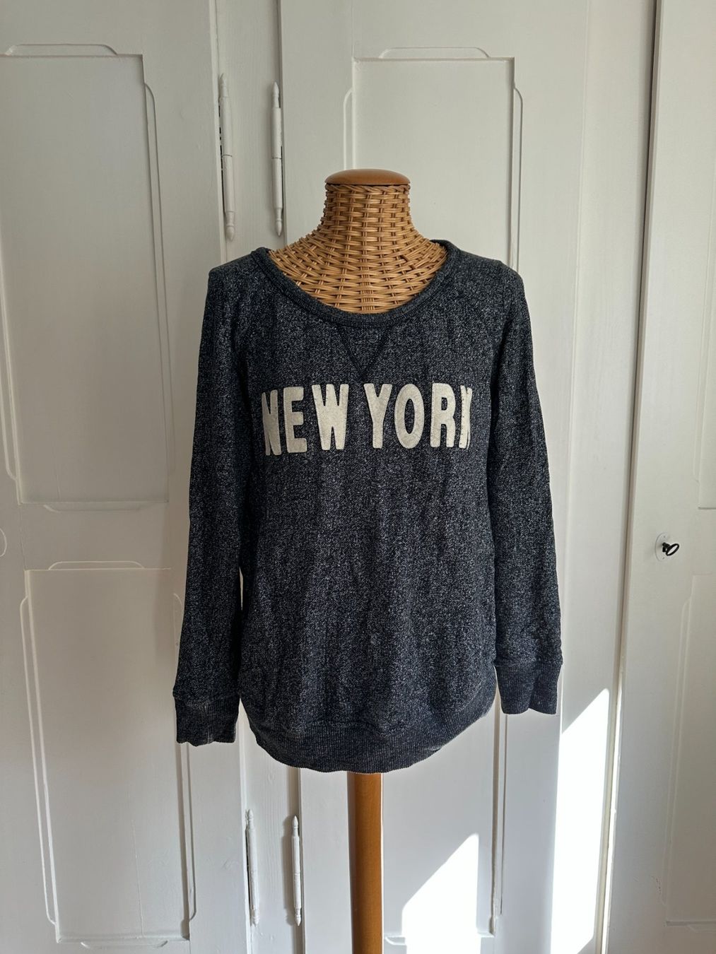 Pulls & Sweat-shirts: New York Sweatshirt grau meliert - S – D'occasion à Zürich par Diazaio