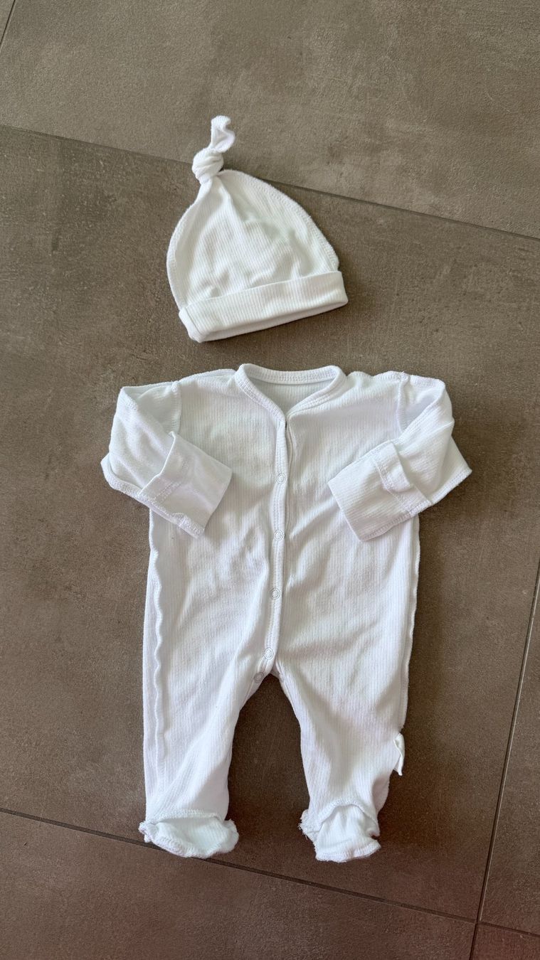 Kleiderpakete & -sets: Bodysuit with hat for newborn – Gebraucht aus Lugano von _tuttifrutti_ 2