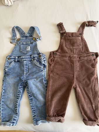 2 Latzhosen Grösse 80