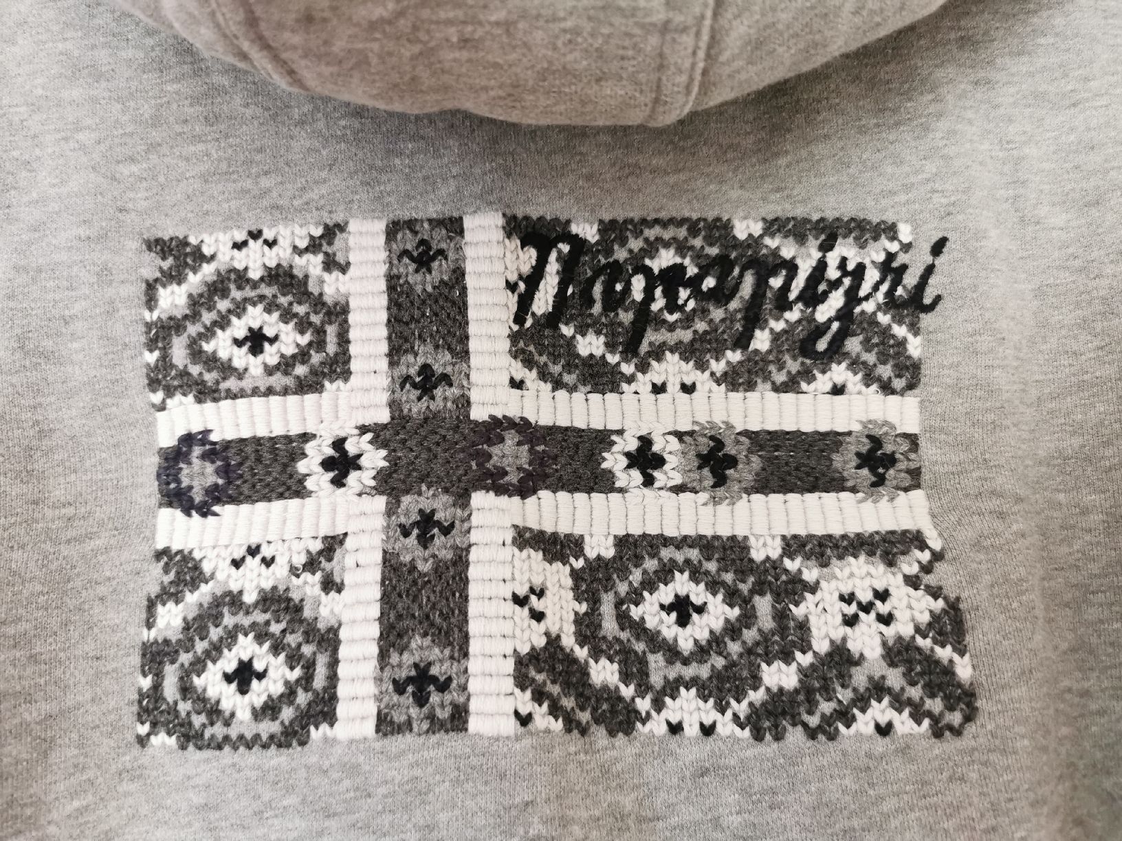 Napapijri Camicette: Kapuzenpulover Napapijri gr. M – Usato da Ebnat-Kappel venduto da ani_fq2z 3