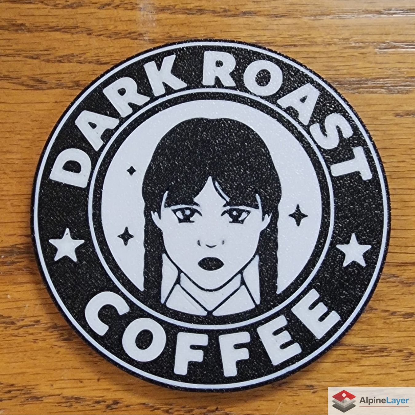 Untersetzer: Wednesday Dark Roast Coffee Coaster 3D Printed – Neu (gemäss Beschreibung) aus Losone von AlpineLayer