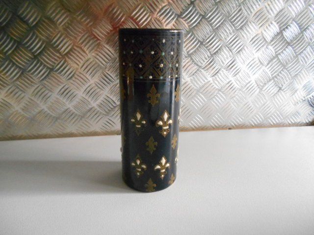 Vasen & Gefässe: Vase ancien fleurs de lys – Neu und originalverpackt aus Lausanne von bmf51