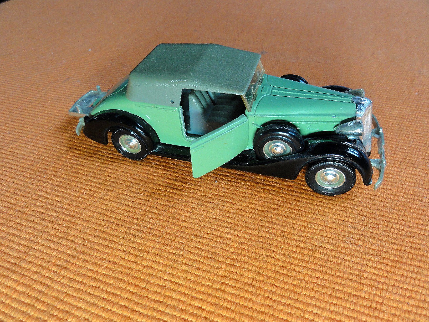 Solido Modellini d'auto: Modellauto 1:43 Packard Super Eight Coach Roaster – Usato da Ebikon venduto da 2297 4