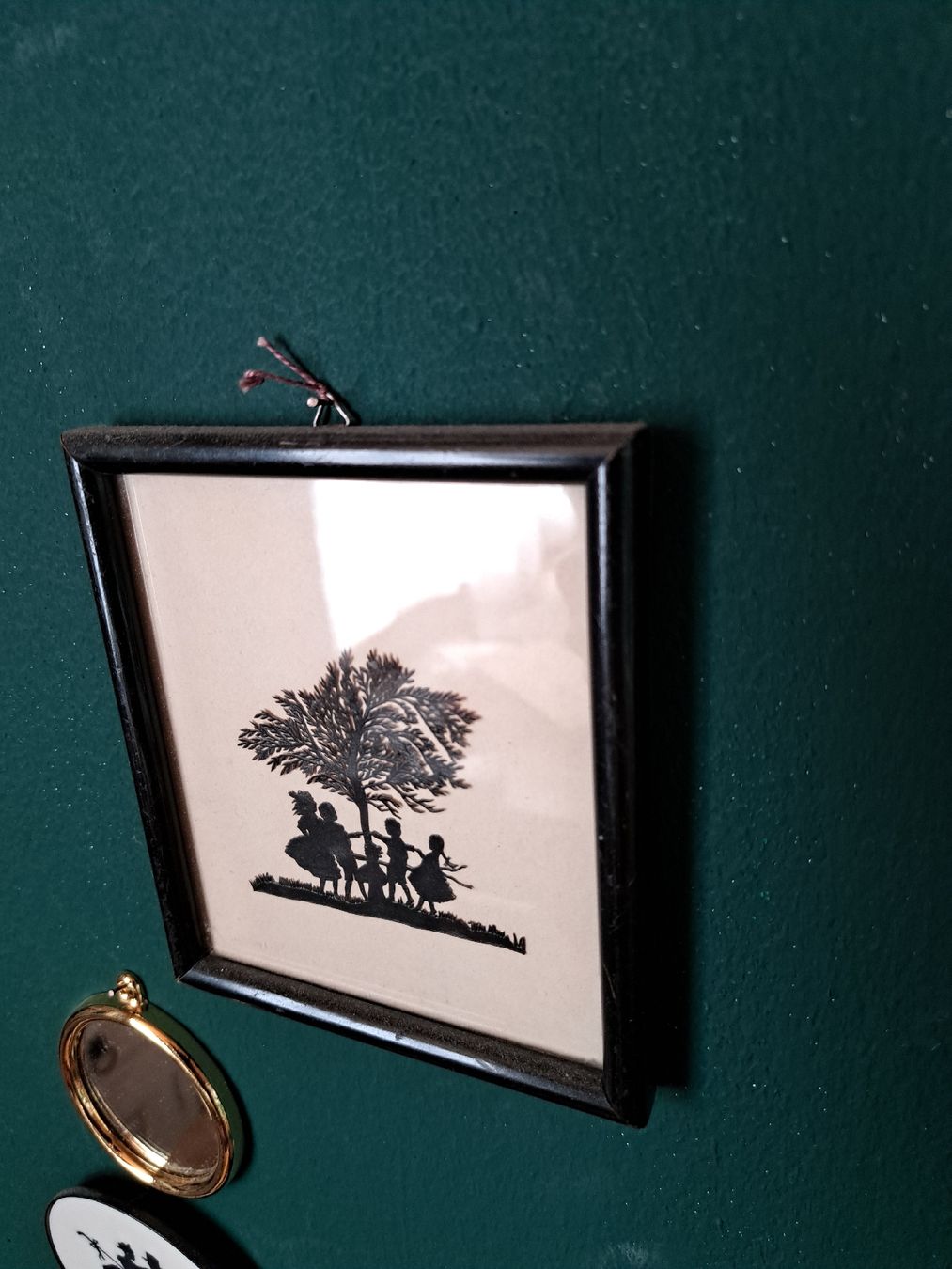 Grafiken & Lithographien: Scherenschnitt-Bild, Kinder unter Baum, gerahmt, antik – Gebraucht aus Kölliken von Upcycling-by-Mc-TAM 5