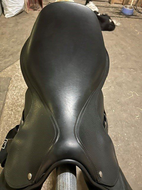 Selle & Accessori: A vendre selle Childeric 18" – Nuovo (secondo la descrizione) da Yvorne venduto da loulou2002 1