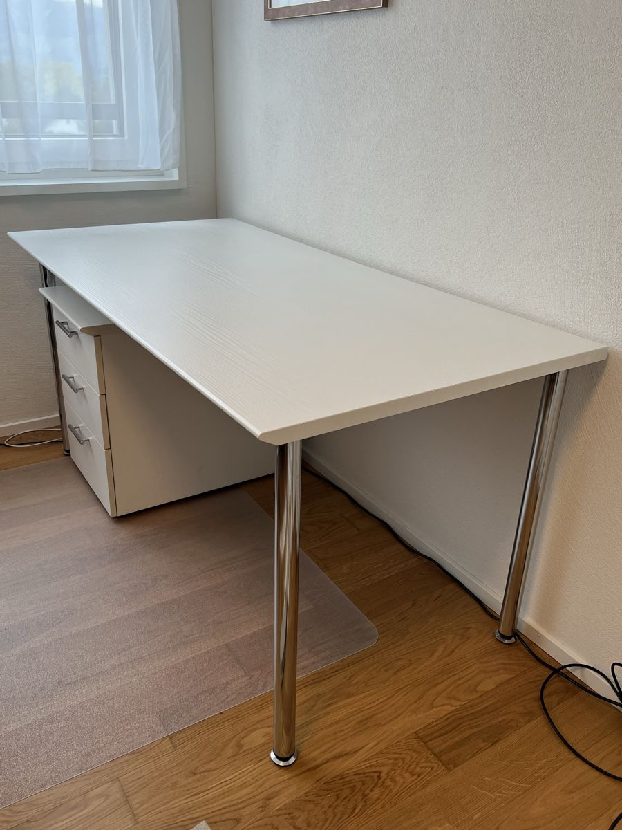 Schreibtische: Schreibtisch weiss mit Rollcontainer – Gebraucht aus Jona von gamper02 1