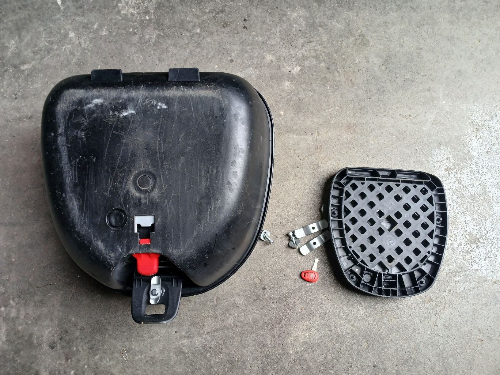 Givi Topcase: top case Givi moto scooter 1 casque – Gebraucht aus Fey von lobanovski1 2