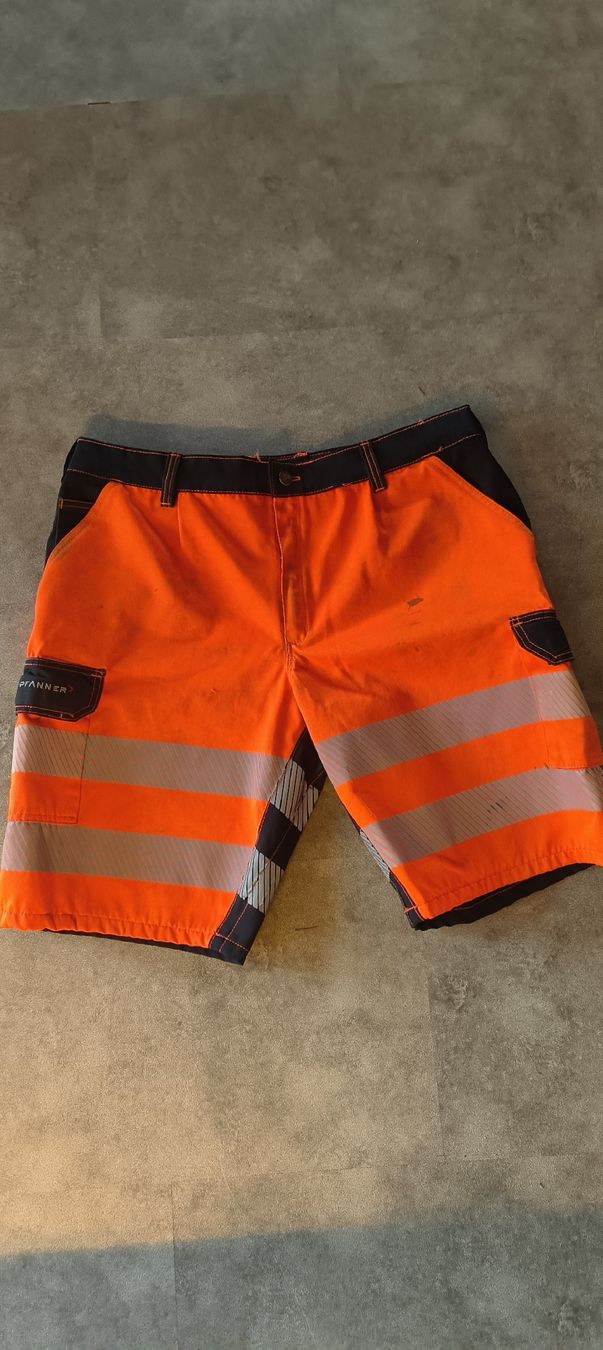Pfanner Pantaloni: Kurze Arbeitshose Pfanner – Usato da zweisimmen venduto da reformmuli01