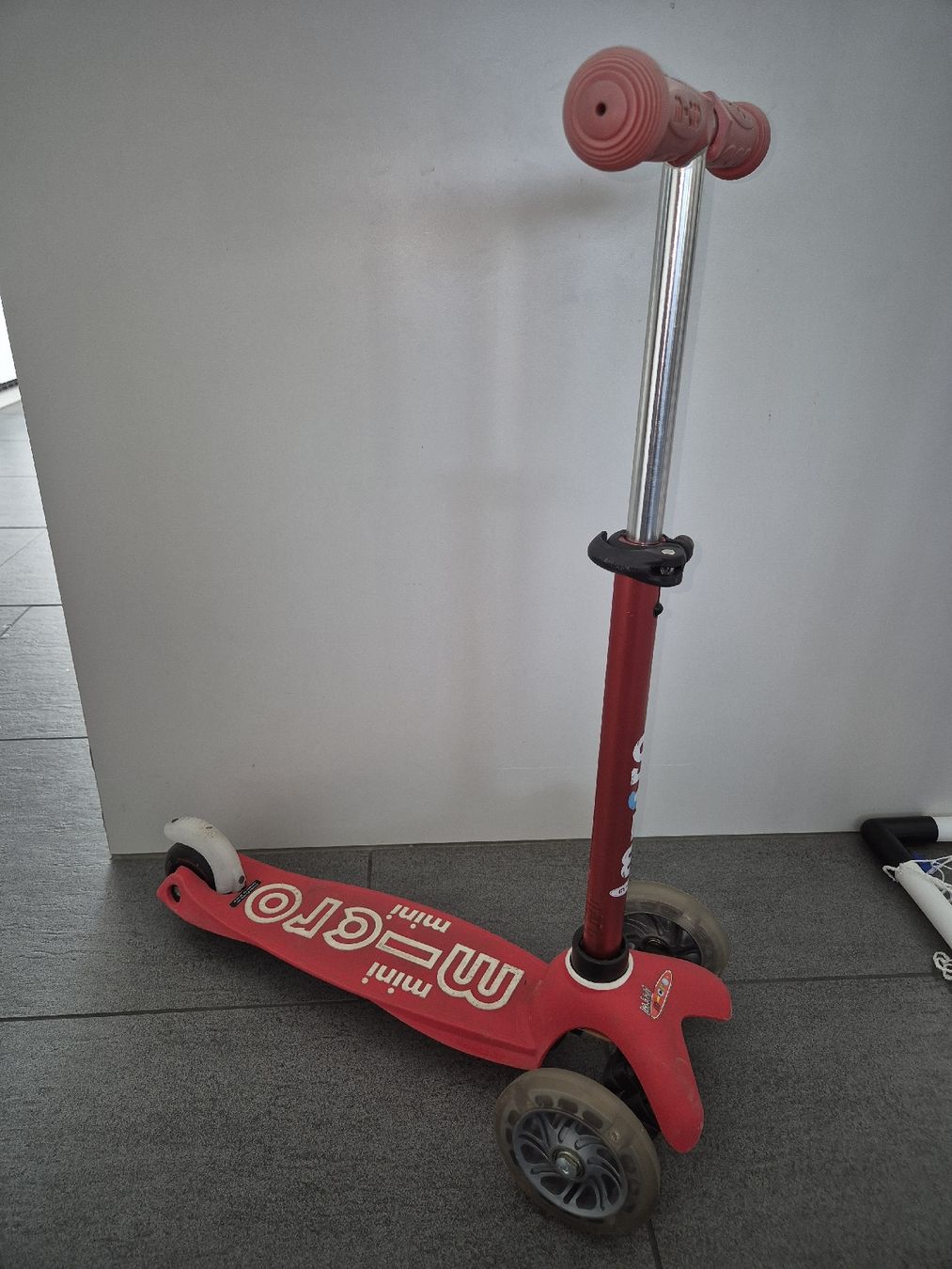 Micro Kickboard: Micro Mini - Rot mit LED Räder – Usato da Altendorf venduto da caj_hry2 2