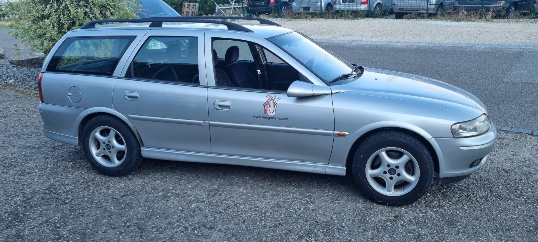 Opel Automobili: Opel Vectra Caravan 2.2l Automat – Difettoso da Safnern venduto da 1EJR8 4