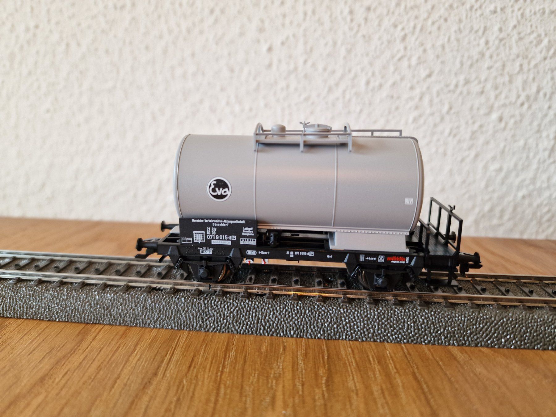 Märklin Modellini di ferrovie: DB Tankwagen EVA H0 – Usato da Matten b. Interlaken venduto da lor_hr9w 1