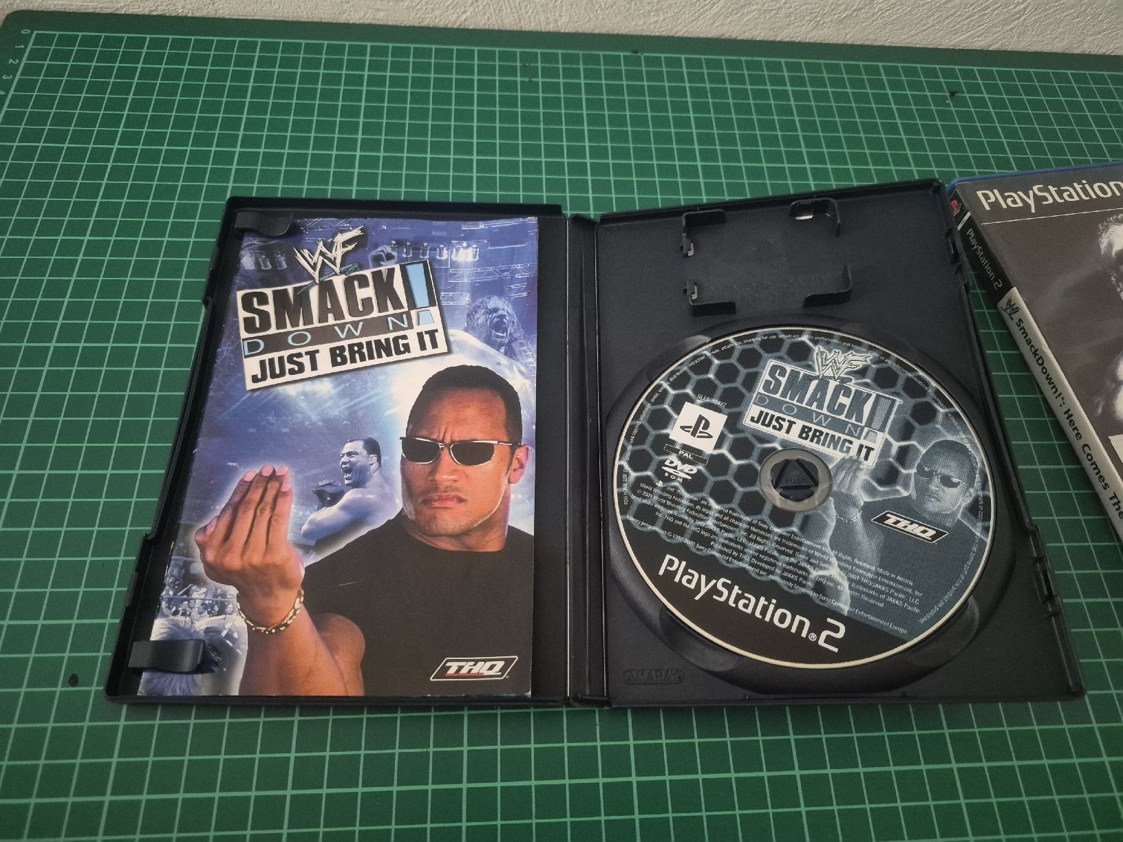 Sony Giochi: WWE Smackdown PS2 Bundle - Just Bring It & Here Comes pain  – Usato da Meyrin venduto da Retro-GZ 1