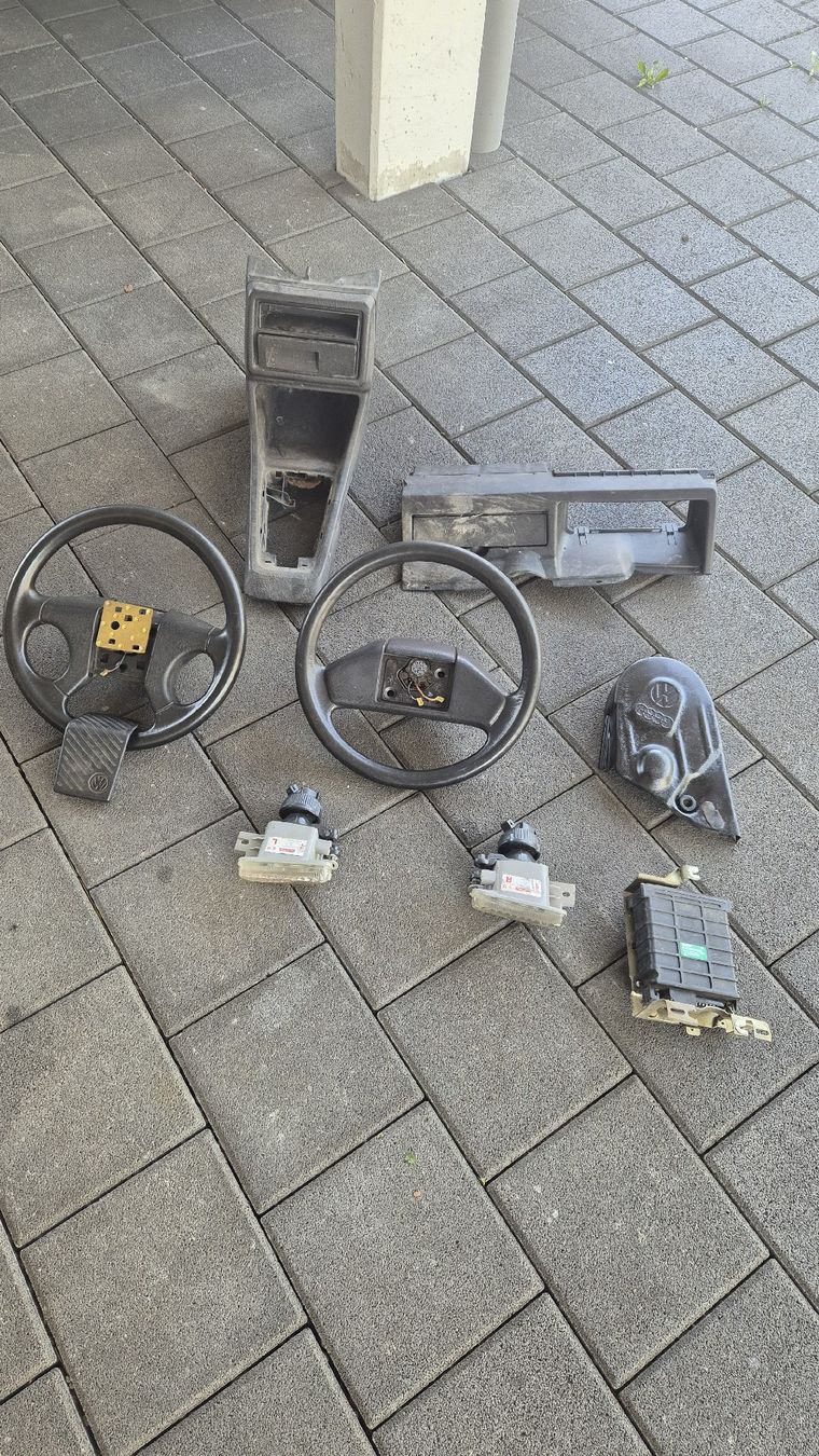 Volkswagen Tutti pezzi di ricambio auto: Vw Golf 2 Originalteile – Usato da Buttisholz venduto da inf_9fvt
