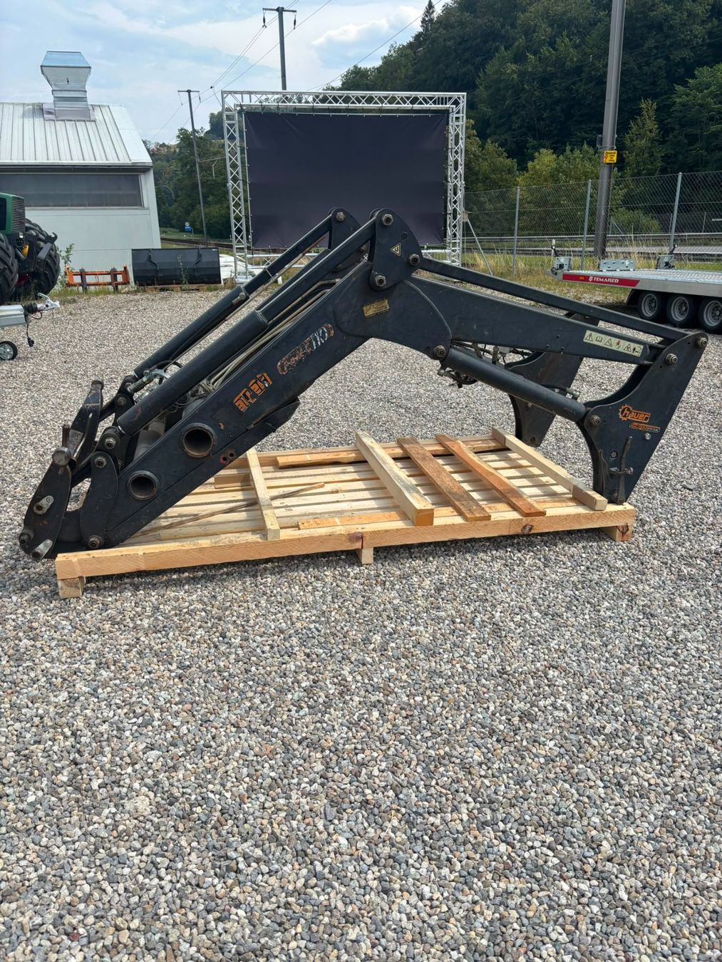 Tracteurs: Frontlader Hauer – D'occasion à Wolhusen par Amrhyn6110