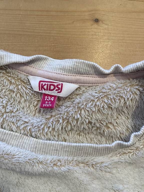 Pulls et sweat-shirts: Pullover Fuchs Gr.134 – D'occasion à Brunnadern par Bumlebee 2
