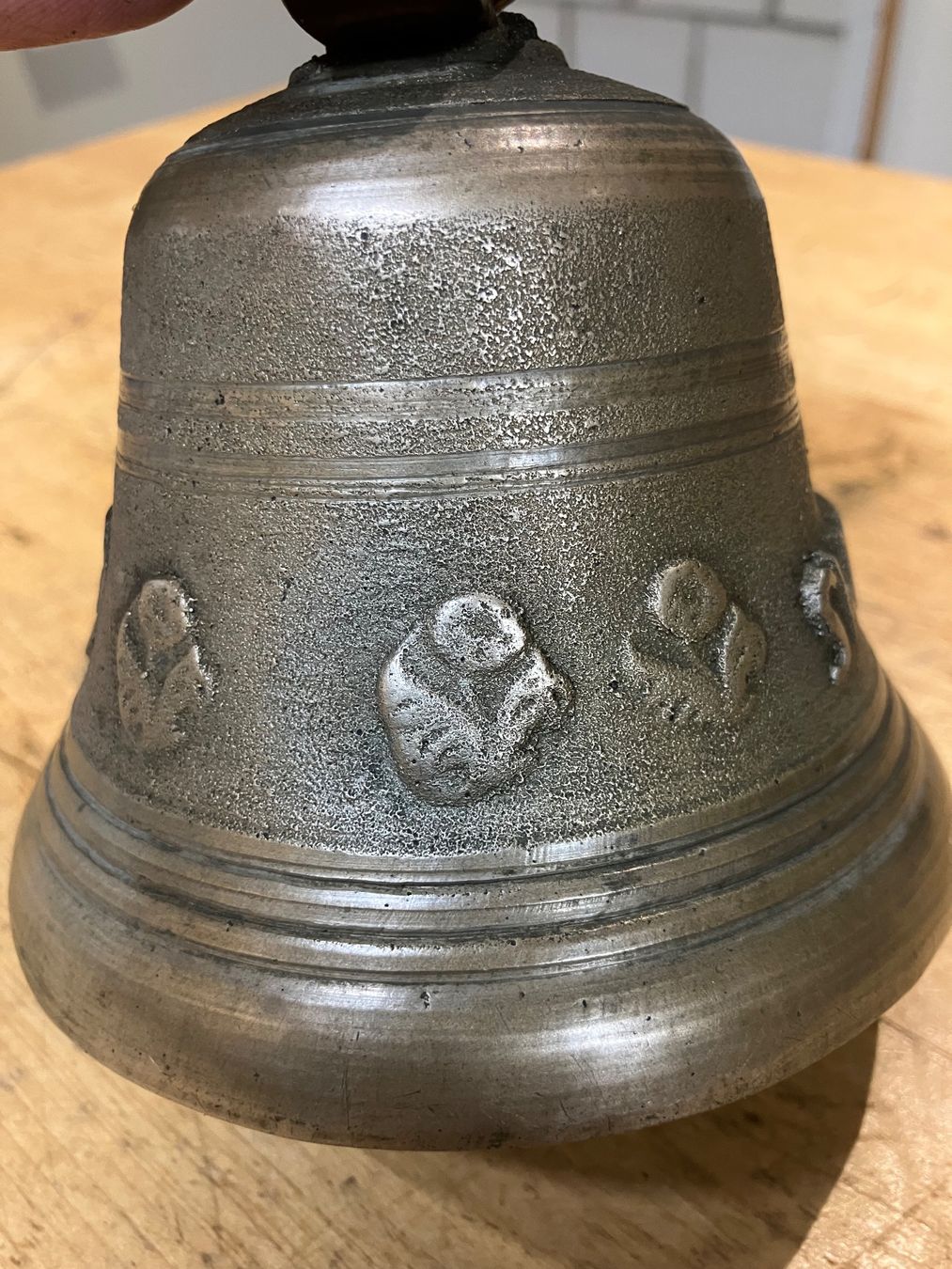 Cloches & sonnailles: Alte J.S  Glocke – D'occasion à Adelboden par Port3 1