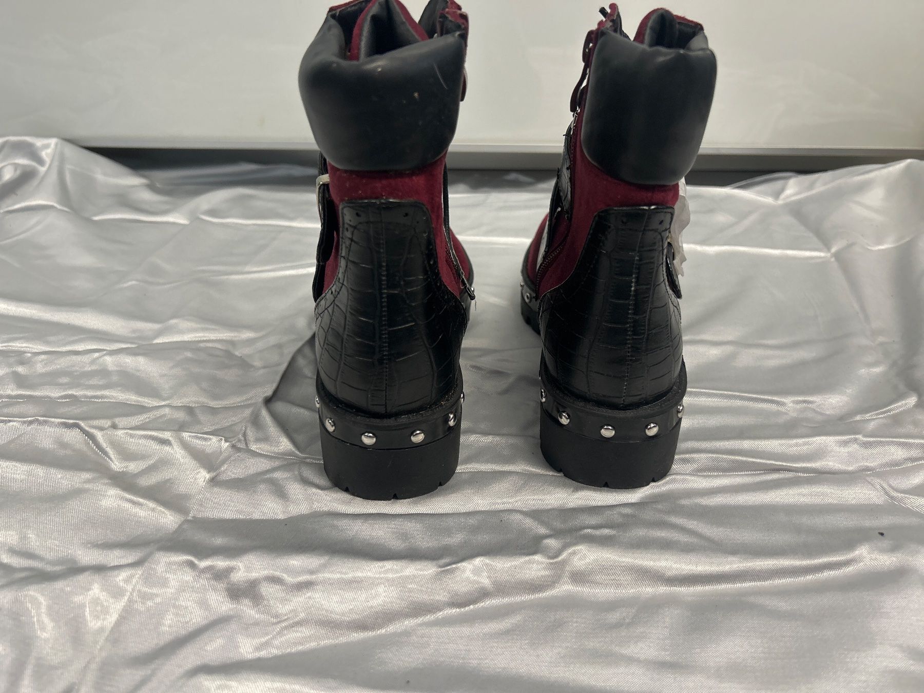 Chaussures femmes: Stiefeletten weinrot Gr 36 Neu Gratis Versand – Neuf avec emballage d'origine à Regensdorf par Spyke55 2