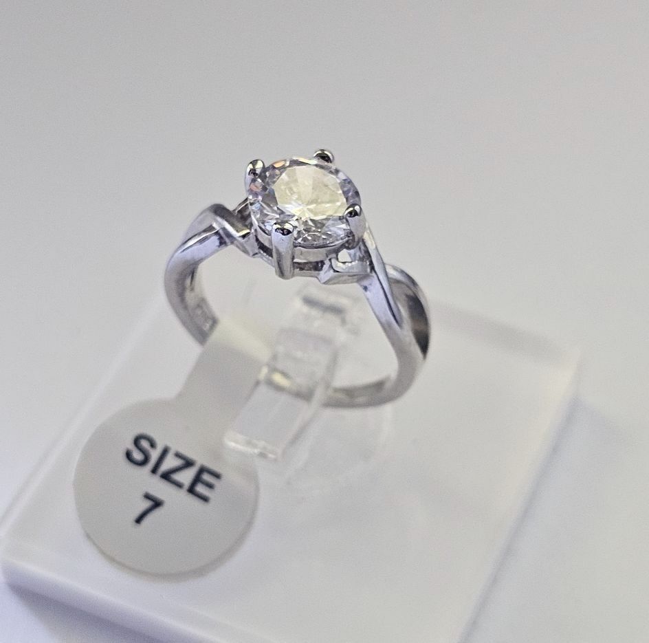 Anelli: Eleganter Ring mit funkelndem Zirkonia, 925 versilbert, Gr.7 – Nuovo (secondo la descrizione) da Grenchen venduto da maretop 2