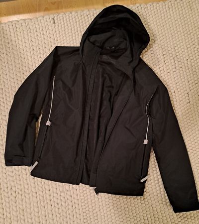schwarze Rukka Übergangsjacke