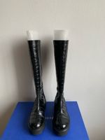 Stuart Weitzman: Exklusive schwarze Stiefel, Kroko-Optik, 37
