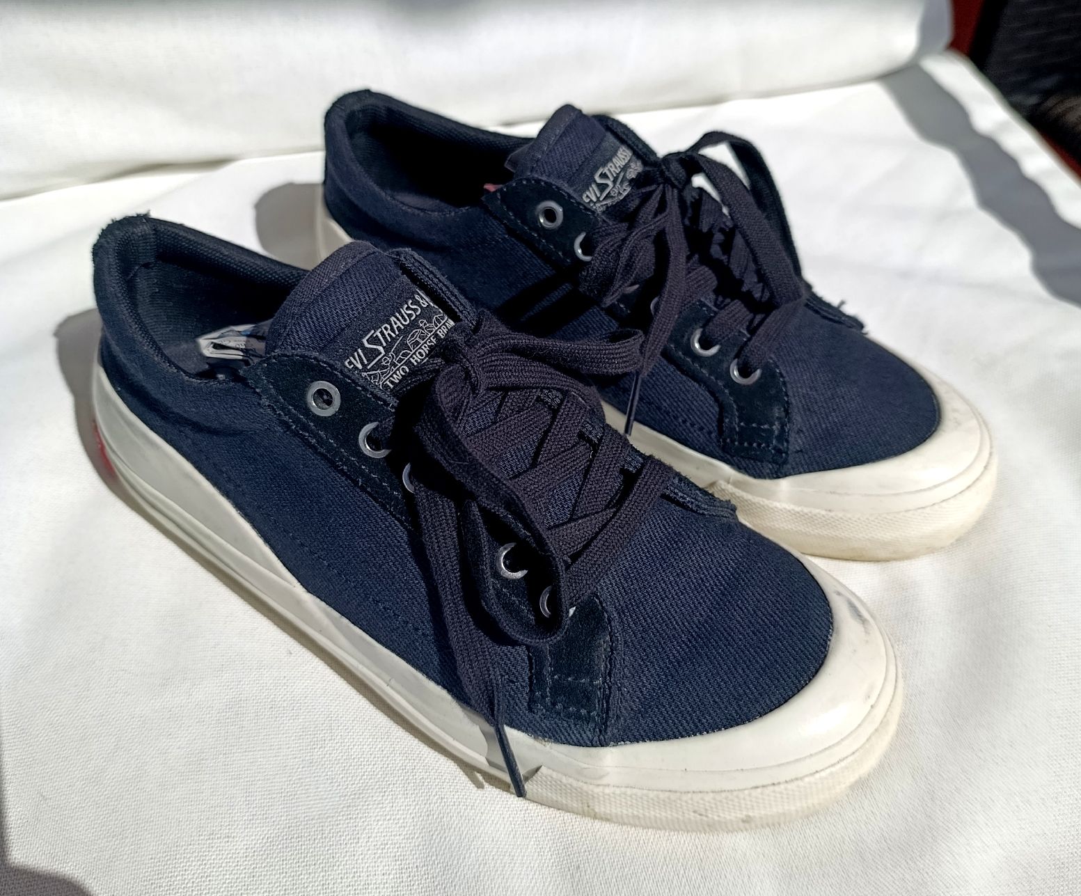 Levi's Scarpe da donna: Levi's Strauss Sneaker, Grösse 39, Dunkelblau – Usato da Wil SG venduto da Donaldus 1