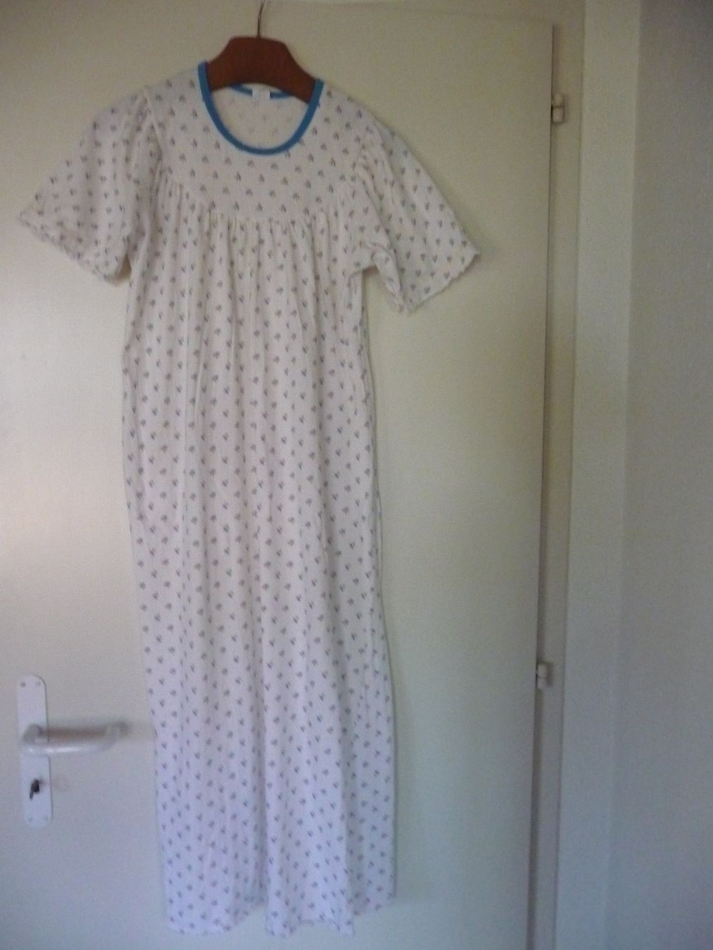 Negligees & Pyjamas: langes Nachthemd Gr. M – Gebraucht aus Kirchberg BE von lavendel02 1