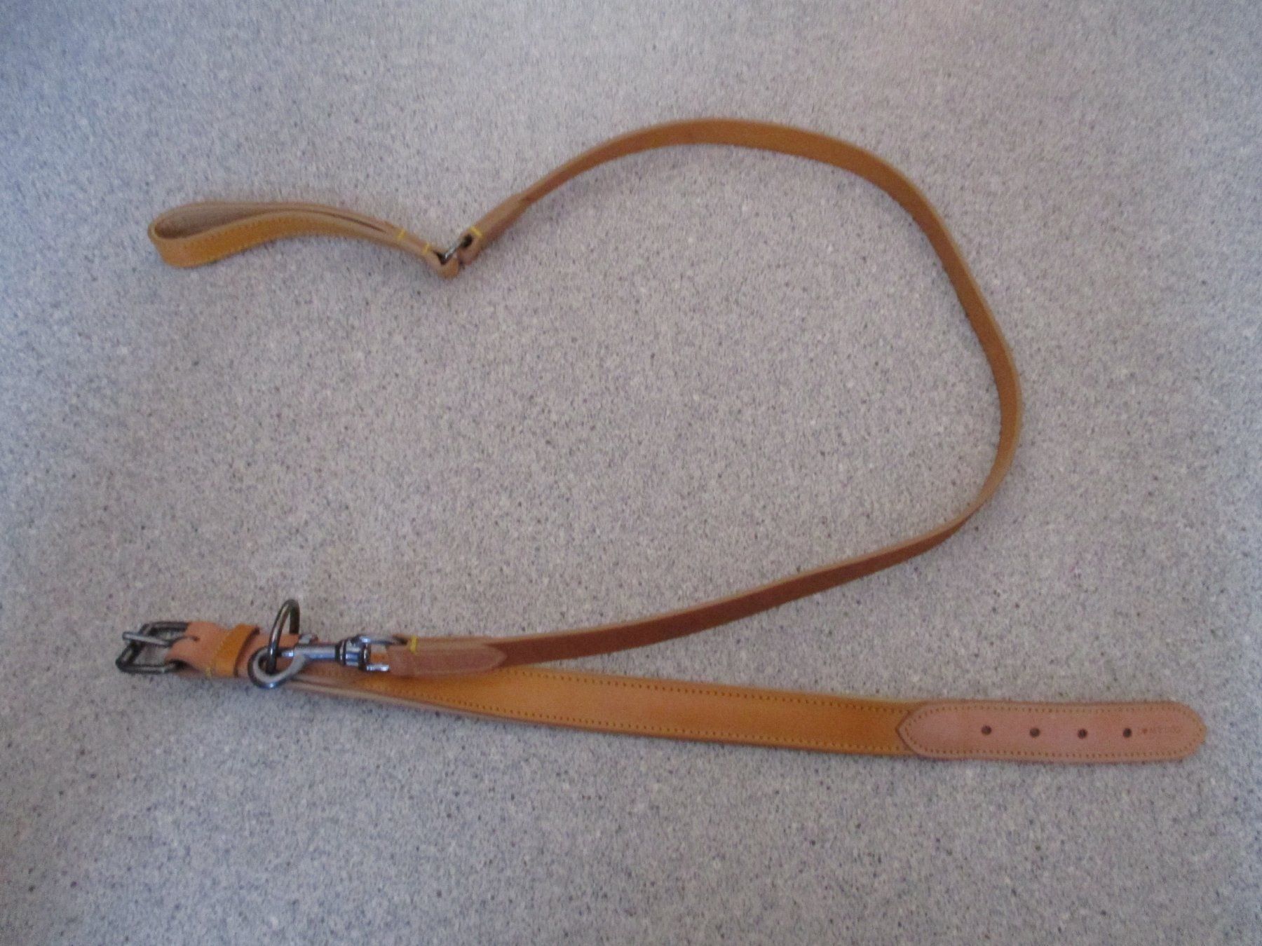 Guinzagli & Collari: ROBUSTE LEDERLEINE UND HALSBAND 55CM NEU – Nuovo e nell'imballaggio originale da Winterthur venduto da katzen07
