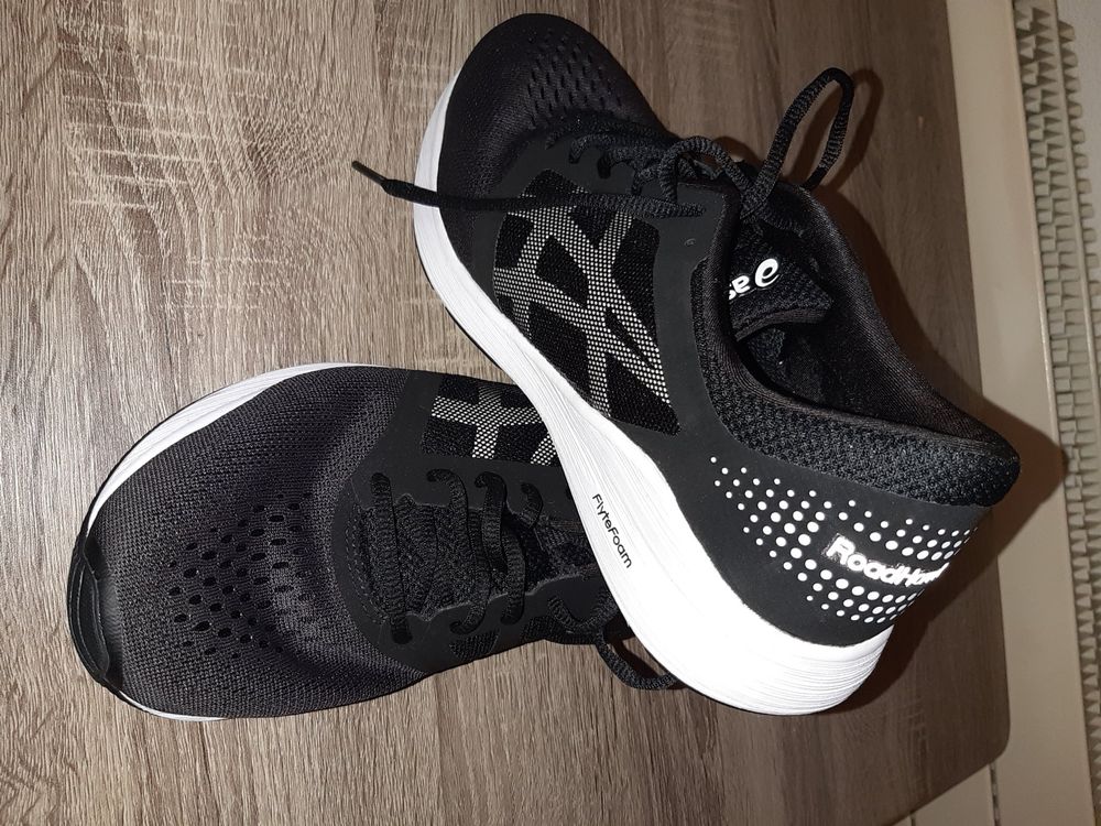 Vendo Scarpe Asics N.44 indossate solo una volta. Kaufen auf Ricardo