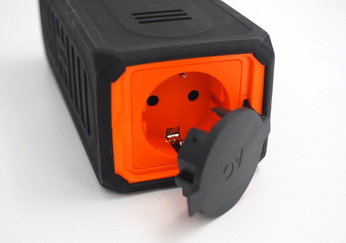 Xtorm Ladegeräte: XTORM Portable Power Socket 70W (26072533) – Gebraucht aus Zürich von fundsachenverkauf 2