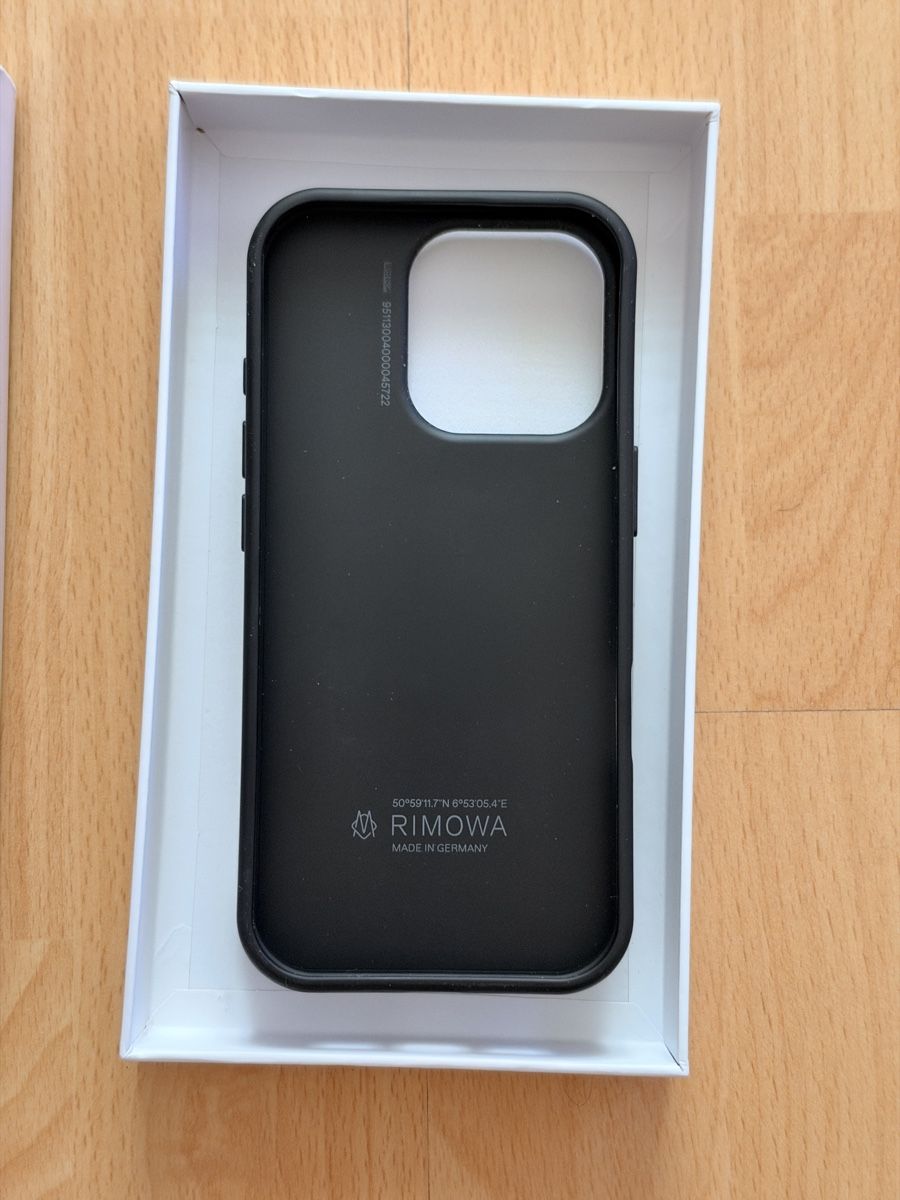 Coques & Protection écran: Black Rimowa iPhone 16 Pro cases – D'occasion à Kreuzlingen par ndo_78 4