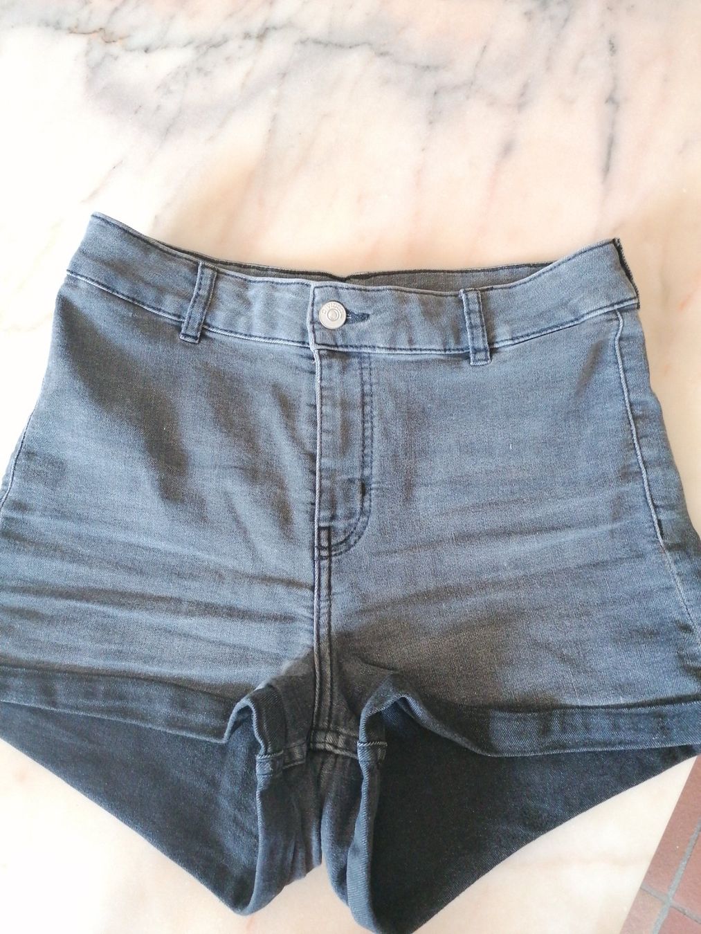 H&M Jeans: Shorts, 38 – Usato da Solothurn venduto da Shanty.20