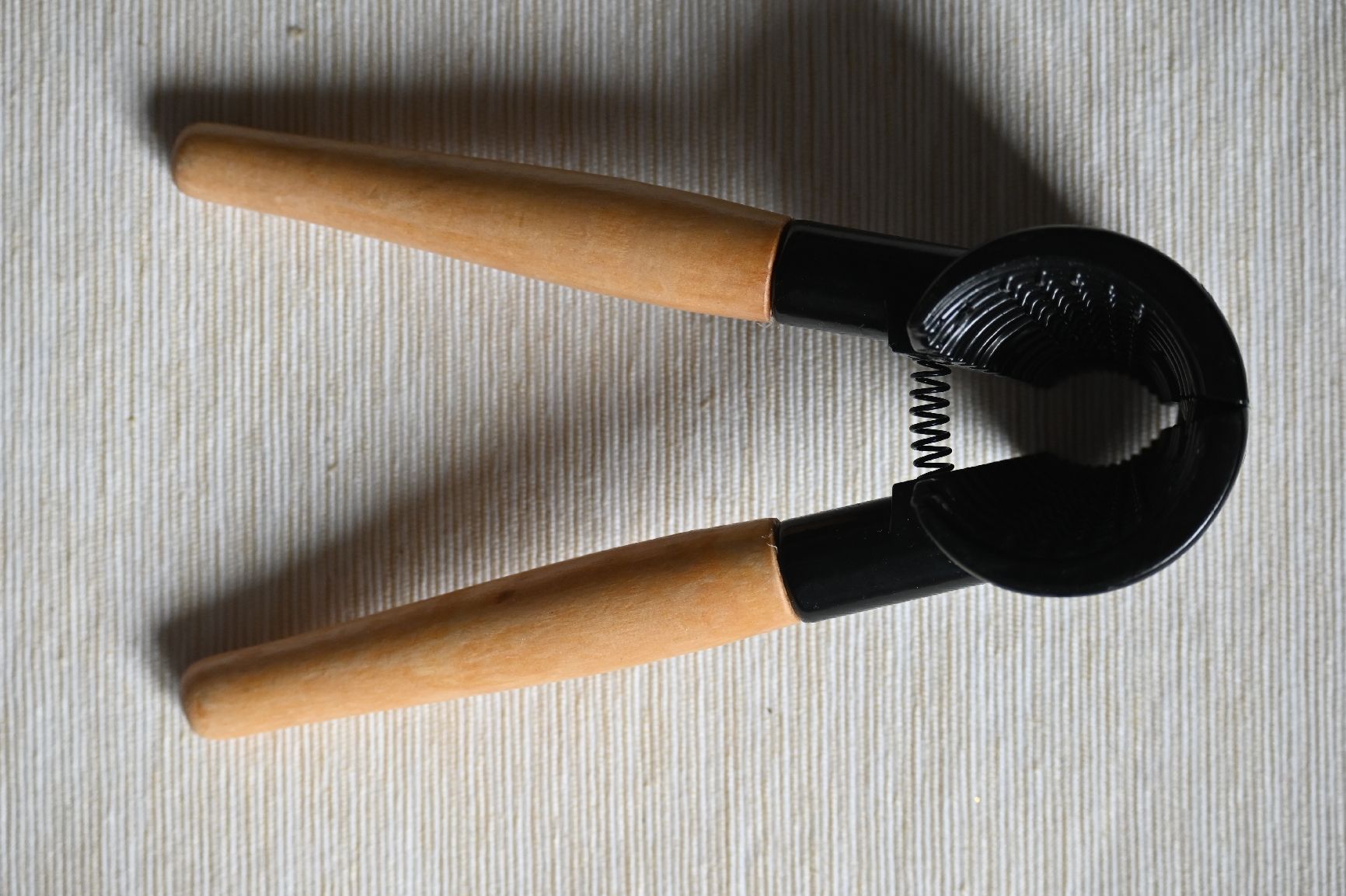 Küchengeräte: Nussknacker Holzgriffe 1-2x gebraucht – Gebraucht aus Horw von kse_cmd6