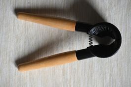 Nussknacker Holzgriffe 1-2x gebraucht