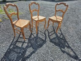 3 chaises anciennes en bois/cannage - style  Louis XV..