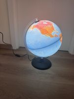 Globe terrestre lumineux idéal pour les explorateurs!