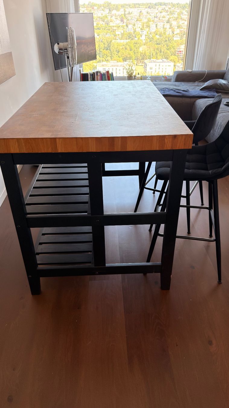 Ikea Cucine complete: IKEA VADHOLMA Kücheninsel mit 2 Barhockern – Usato da Zürich venduto da luislimonta 1