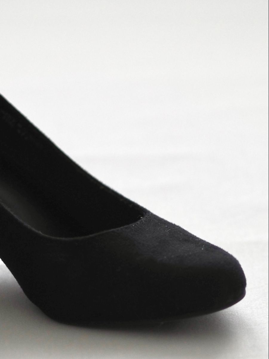 Graceland Scarpe da donna: Schwarze Pumps mit Nieten, Graceland, Gr. 36 – Usato da Neftenbach venduto da litta_00 2