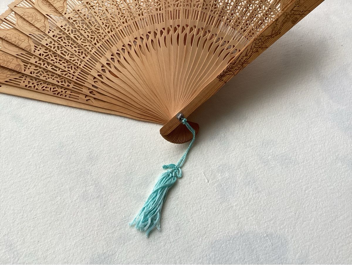 Tutte le decorazioni: Chinesischer Fächer aus feinem Holz – Nuovo e nell'imballaggio originale da Lausanne venduto da Ulpet 3